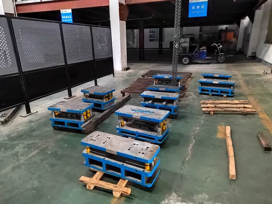 Die-Cast Alloy High Simulation Airplane Model J-10 Fighter Jet Model in 1/48 Scale with Landing Gear for High-End Gifts